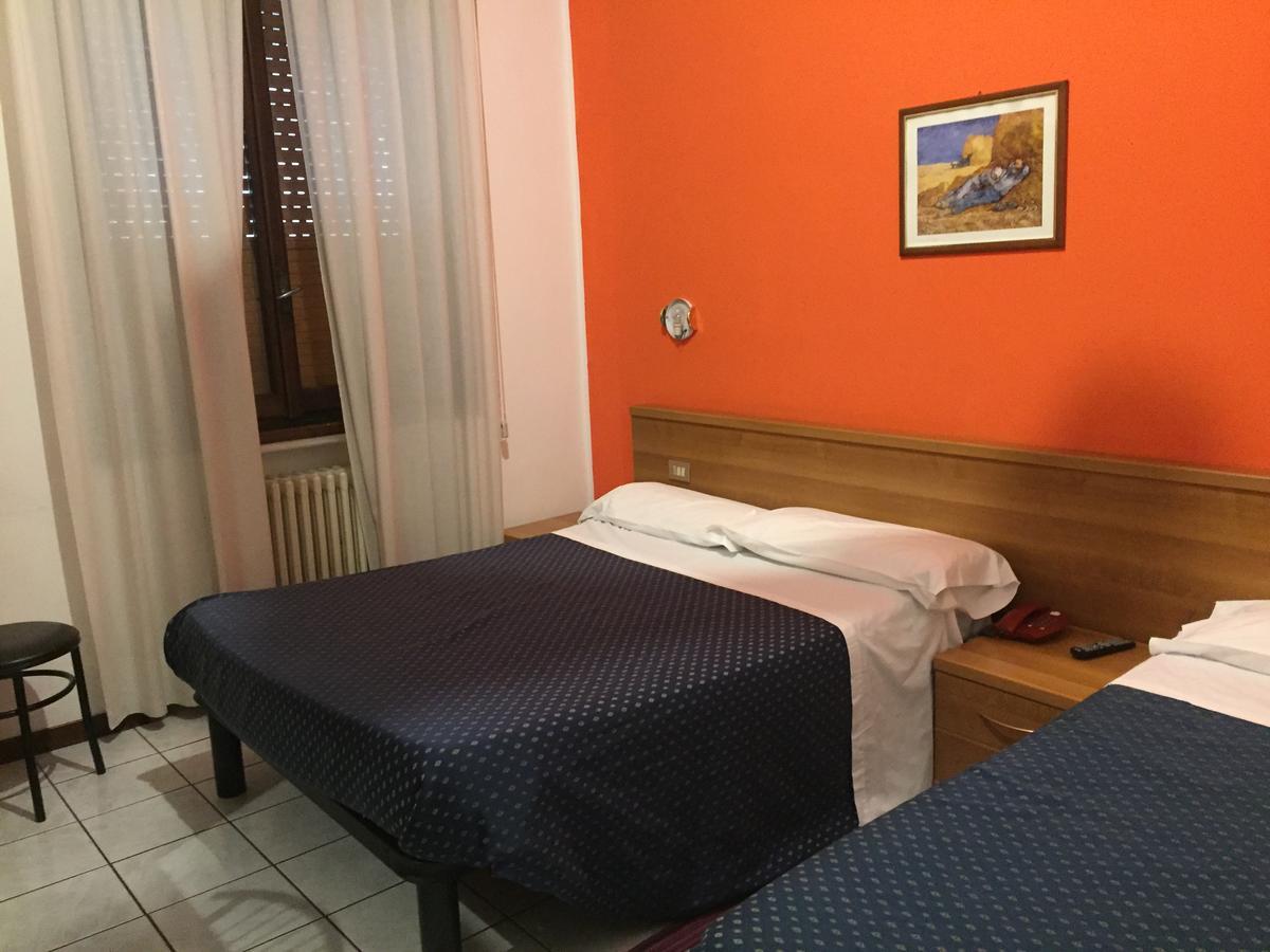 Hotel Catalani E Madrid Милано Екстериор снимка